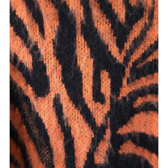 Topshop Zebra Oversized Fuzzy Warm Sweater Orange Black Wool Blend Small NWOT - Picture 9 of 13